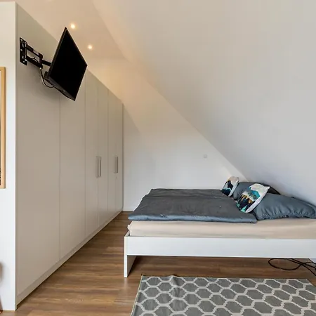 5 Parkside Apartment *